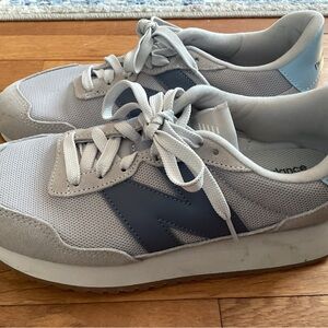 New Balance Women’s Light Gray & Navy Retro Sneaker